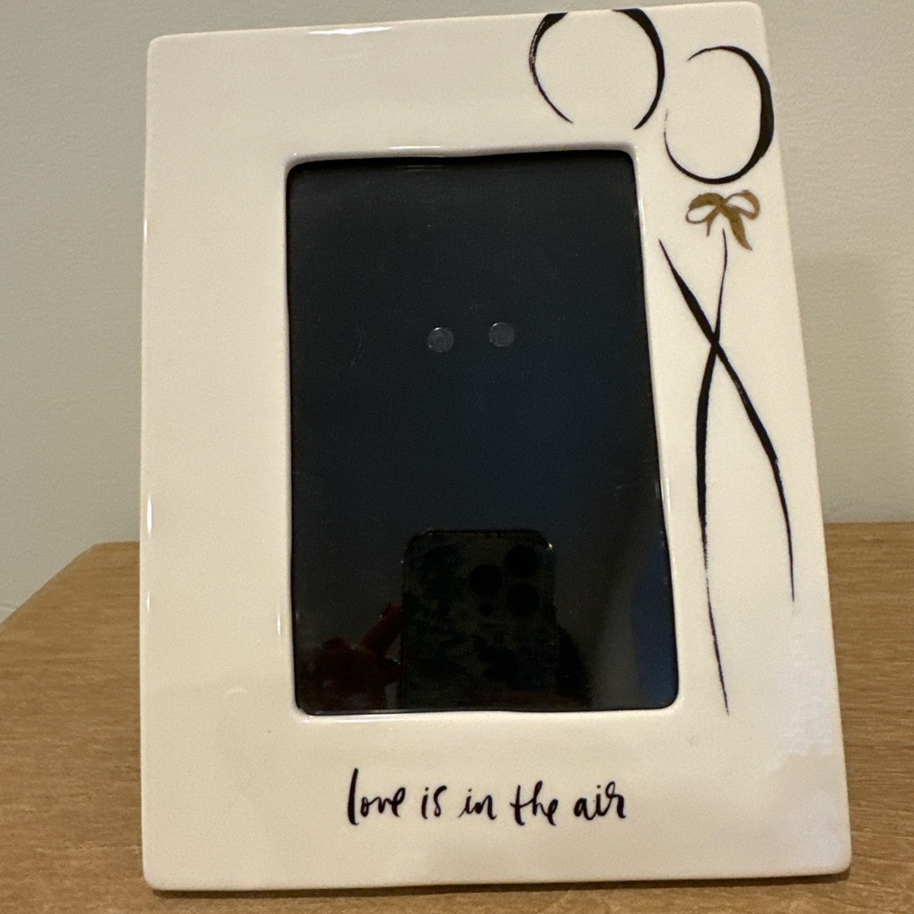 Kate Spade New York x Lenox “Love Is in the Air” Photo Frame